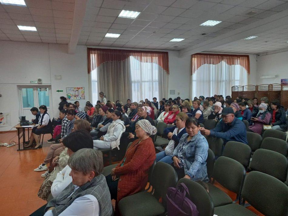 "Ата-ананың бала тәрбиесіне жауапкершілігі" тақырыбында ата-аналар жиналысы өтті.